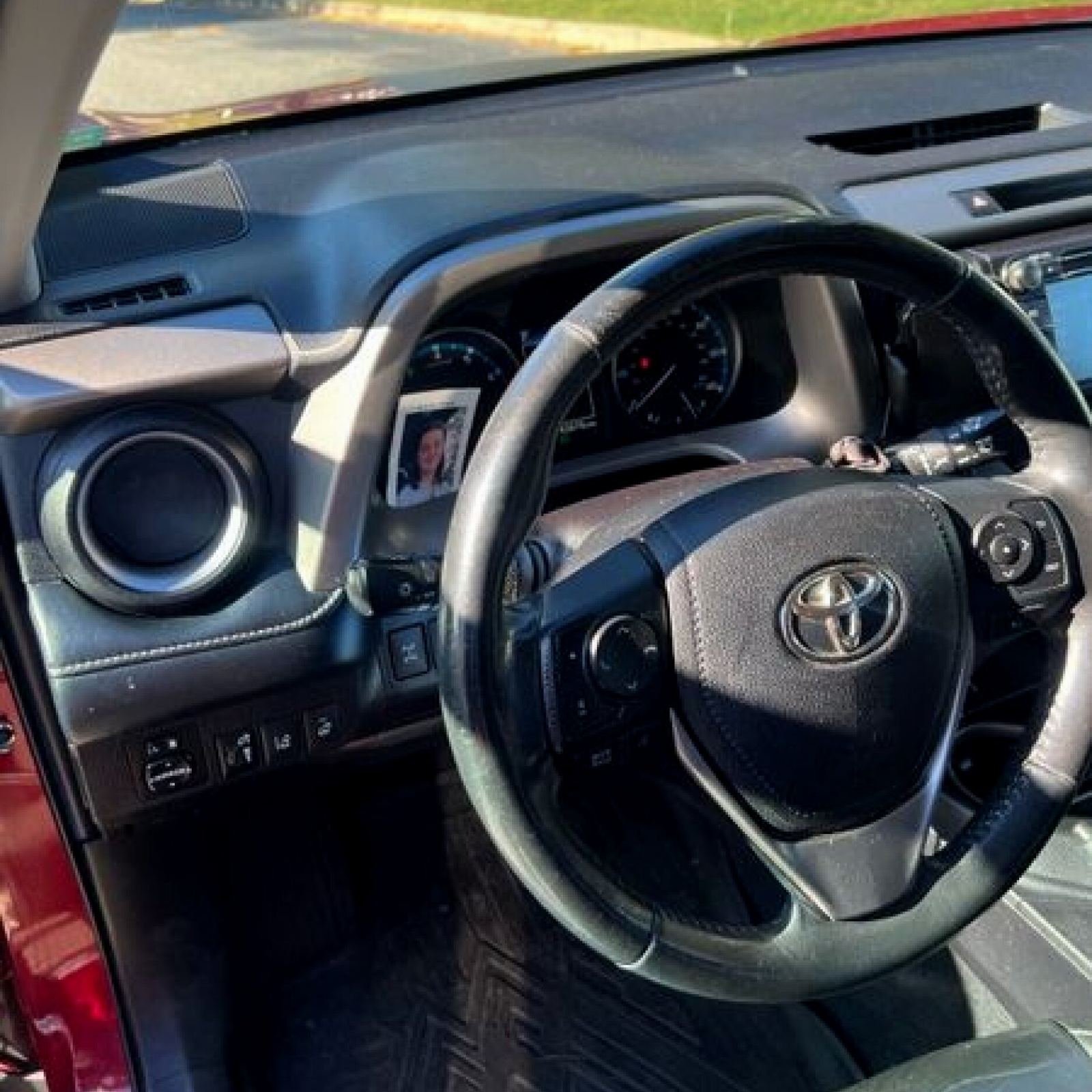2018 Toyota RAV4 photo 13