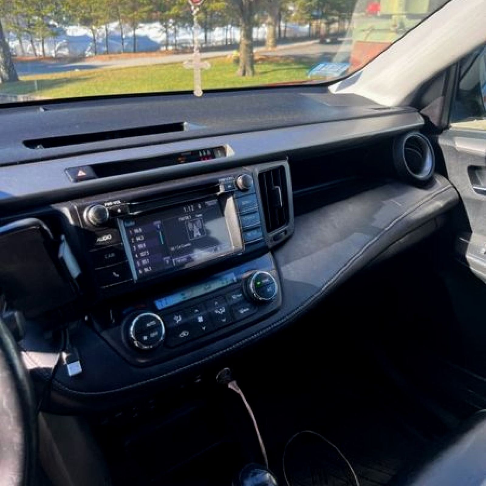 2018 Toyota RAV4 photo 15