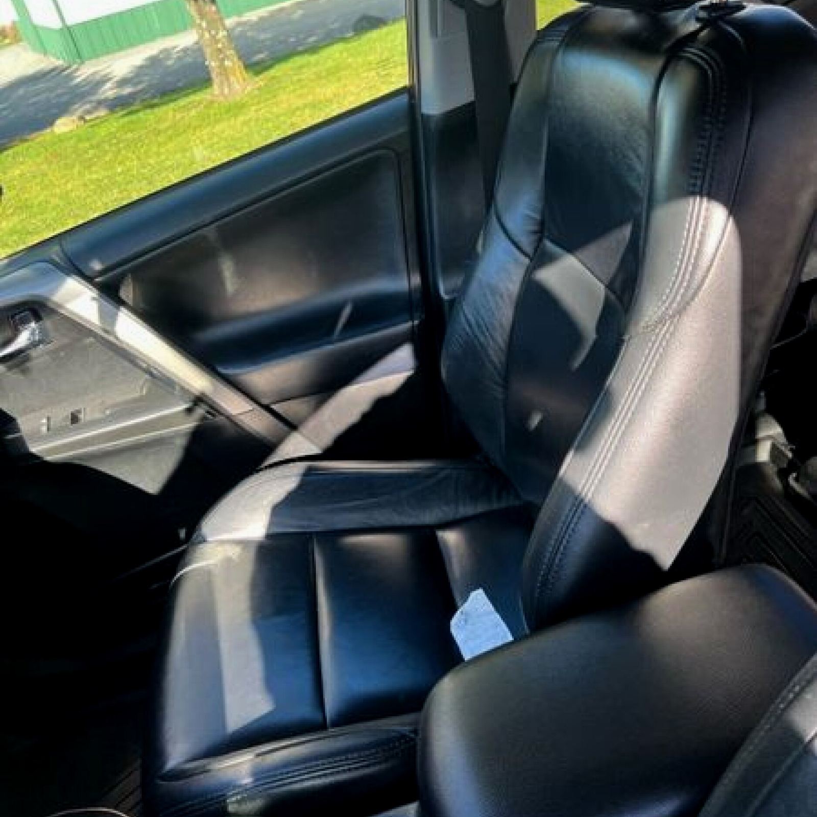 2018 Toyota RAV4 photo 16
